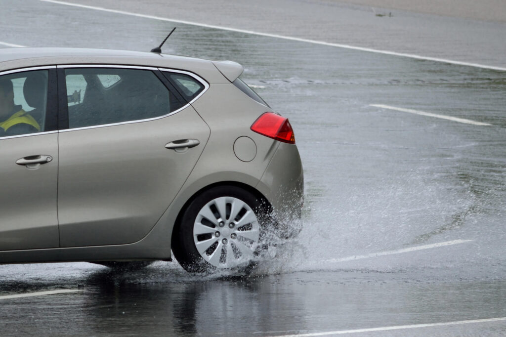 How to Handle Hydroplaning: Teen Driver’s Guide